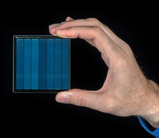 MS, 유리 조각에 영화 ‘슈퍼맨’ 75.6GB 저장