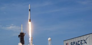 스페이스X, 첫 민간 유인우주선 발사…”민간 우주시대 개막”