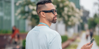 페이스북, 내년 ‘스마트안경’ 출시…스마트폰 대체 게임체인저?