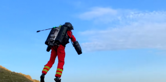 긴급 구조에 하늘 나는 아이언맨 출동